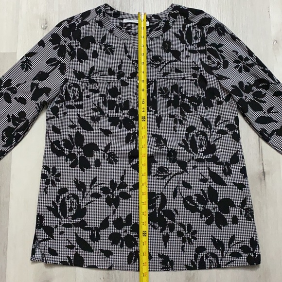 Black and White Pattern Top - Picture 10 of 13